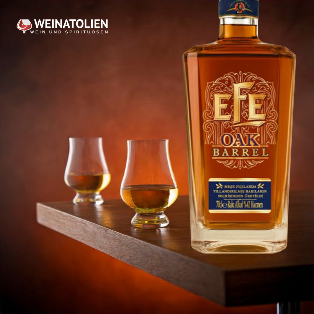 Efe Oak Barrel Raki mit zwei Gläsern zum puren Genuss