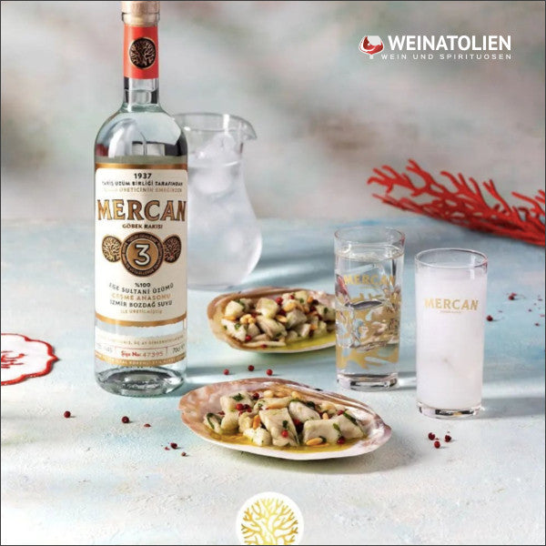 Mercan Göbek Rakı traditionell mit Wasser serviert
