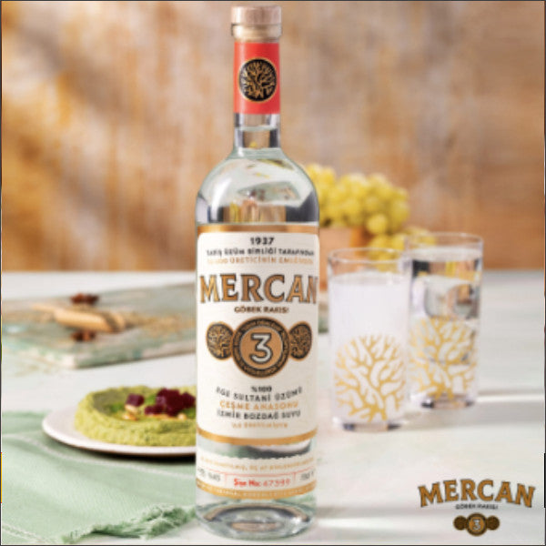 Mercan Göbek Rakı traditionell mit Wasser serviert