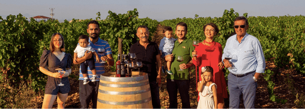 Familie Tokat von Pamukkale Weine in den Weinbergen von Denizli Türkei