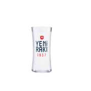Ein klassisches Yeni Rakı Glas mit dem ikonischen Logo – das perfekte Zubehör für den authentischen Rakı-Genuss.